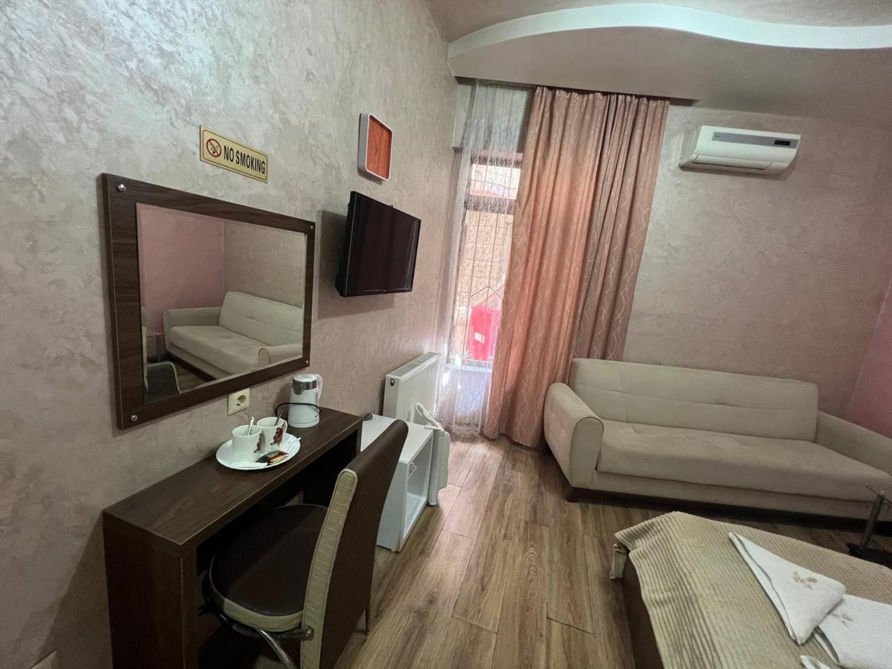 Hotel Old Star Batumi Bagian luar foto