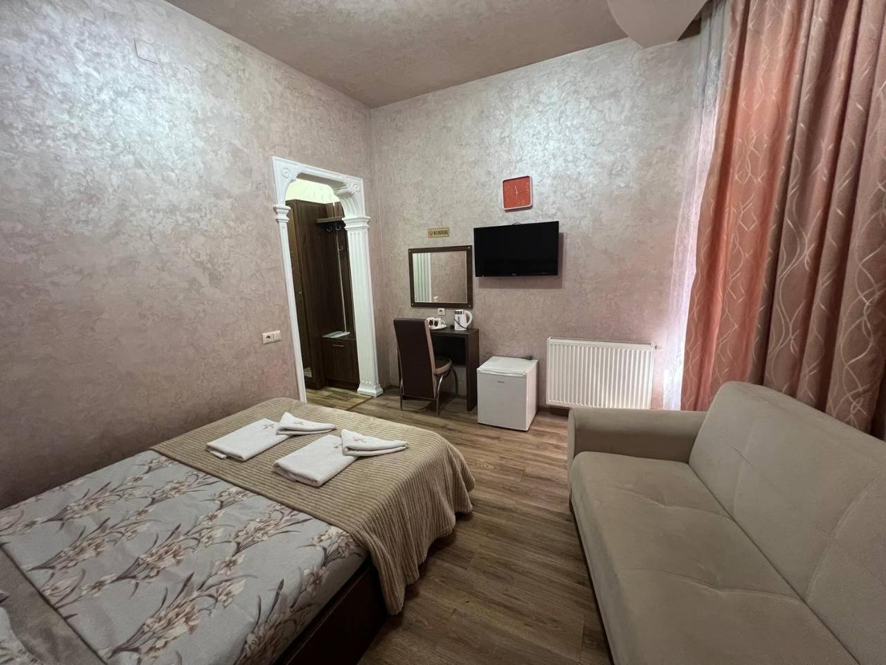 Hotel Old Star Batumi Bagian luar foto